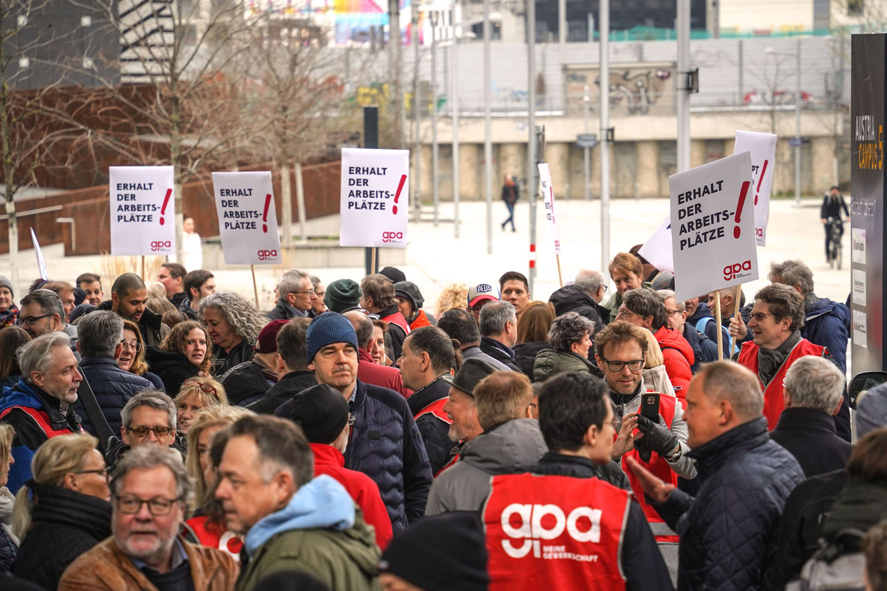 UCS Beschäftigte kämpfen für den Erhalt ihrer Arbeitsplätze in